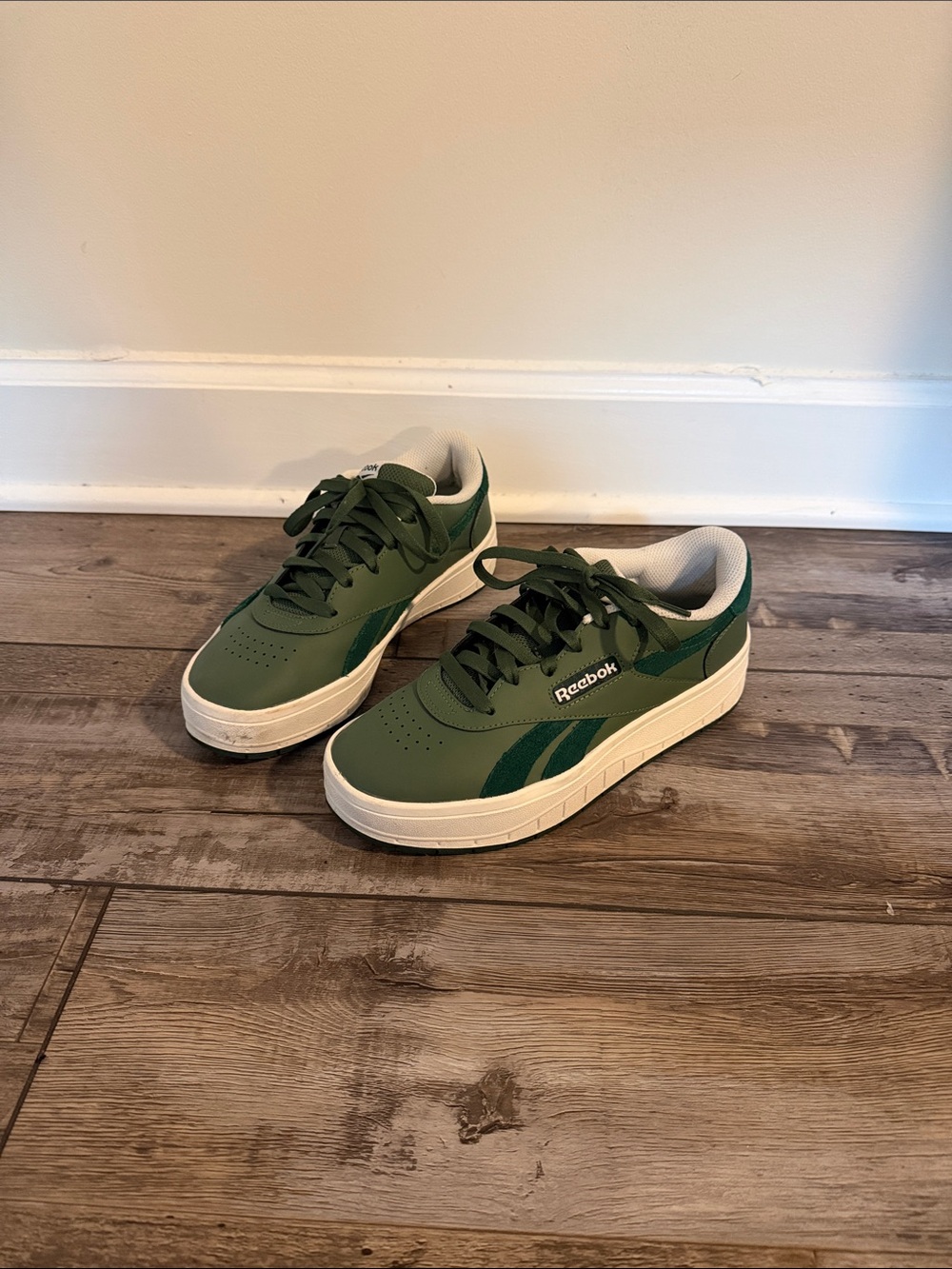 Reebok Sneakers